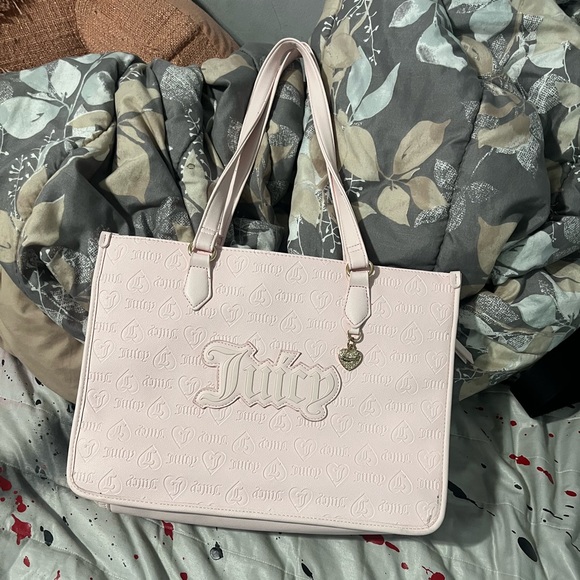 Beautiful, juicy couture, bag light, pink color very cute Perfect size to use. - Picture 3 of 4